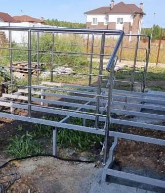 Ограждение бедующей террасы у частного дома