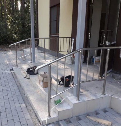 Ограждения крыльца и пандуса, санаторий Заречный
