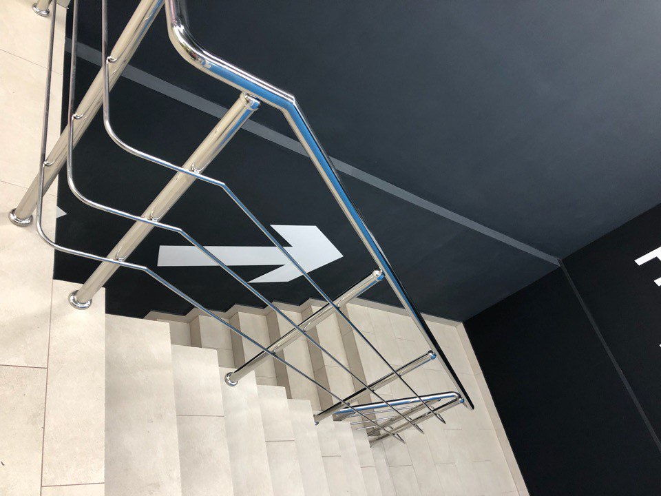 Выполнили монтаж лестничных ограждений в Танцевальном Центре PROТАНЦЫ