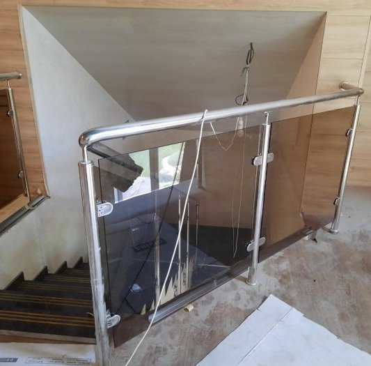 Ограждения в частном доме с закалённым стеклом (бронза, 8 мм)