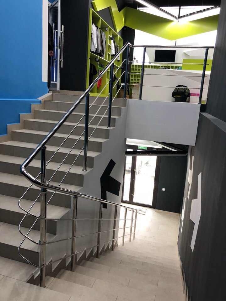 Выполнили монтаж лестничных ограждений в Танцевальном Центре PROТАНЦЫ