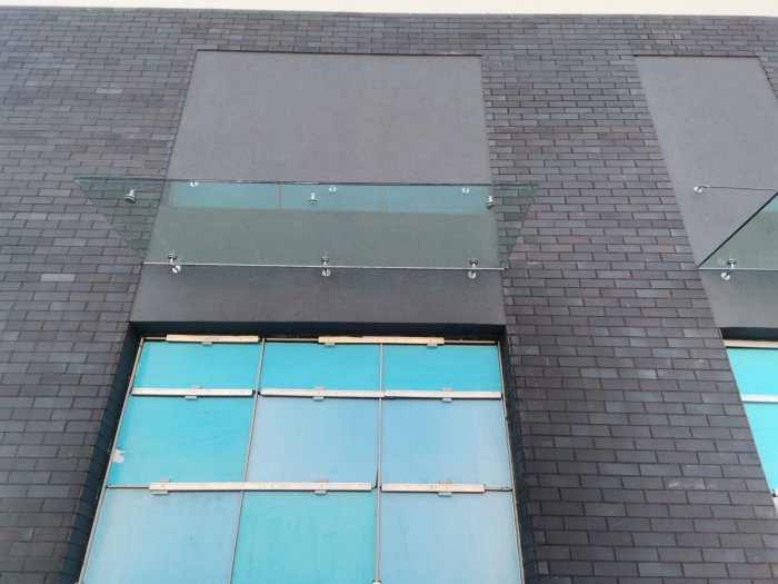 Стеклянные козырьки на Монтерской