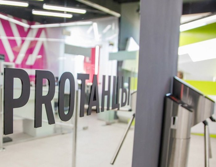 Выполнили монтаж лестничных ограждений в Танцевальном Центре PROТАНЦЫ