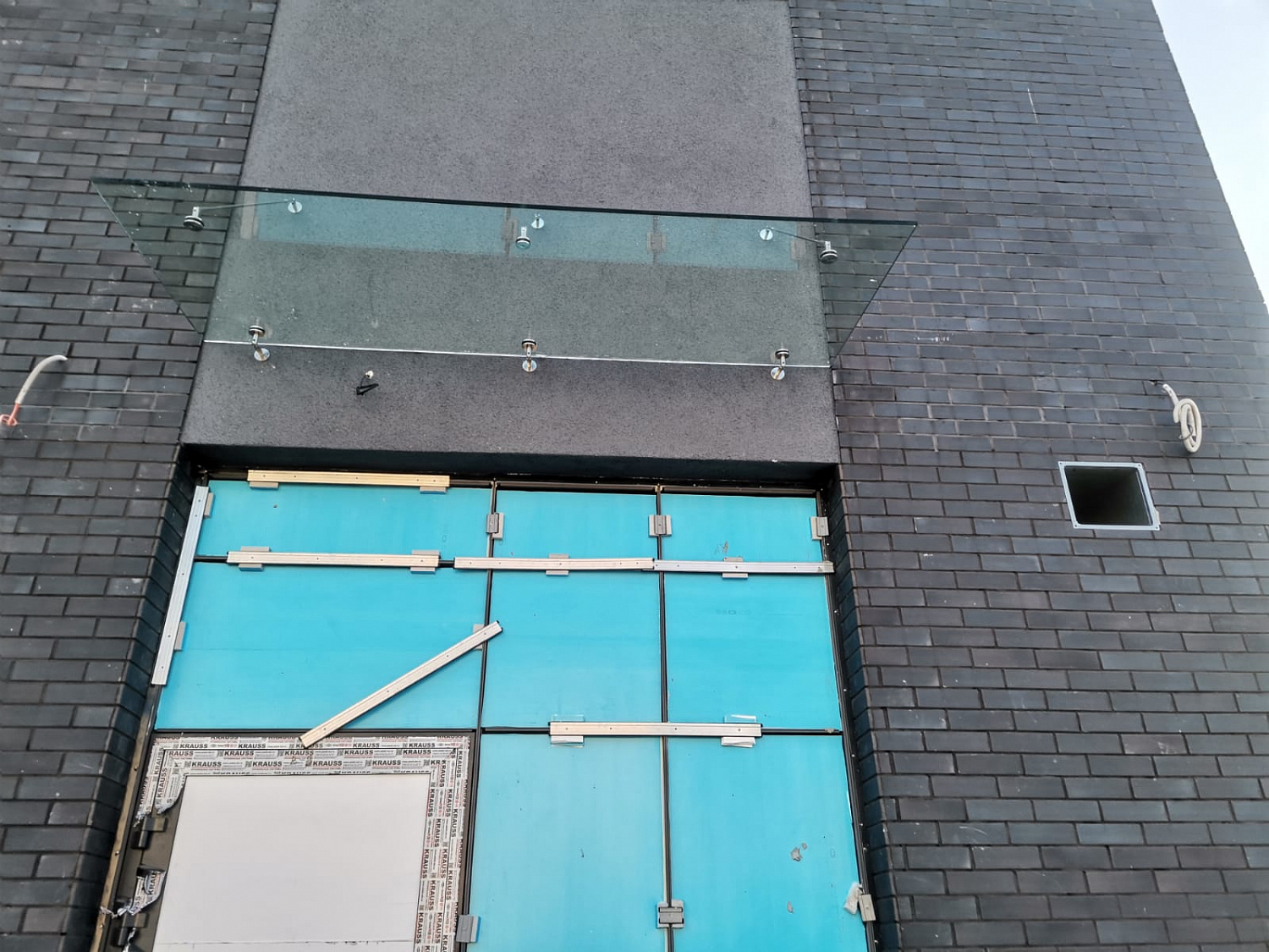 Стеклянные козырьки на Монтерской