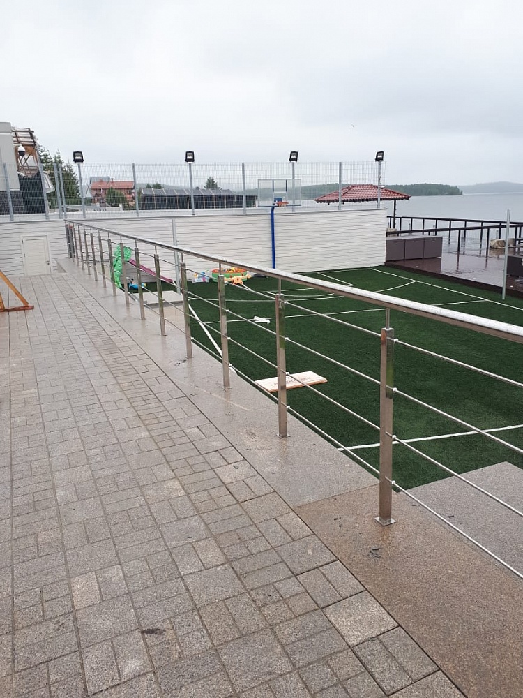 Уличные ограждения на базе отдыха, озеро Таватуй