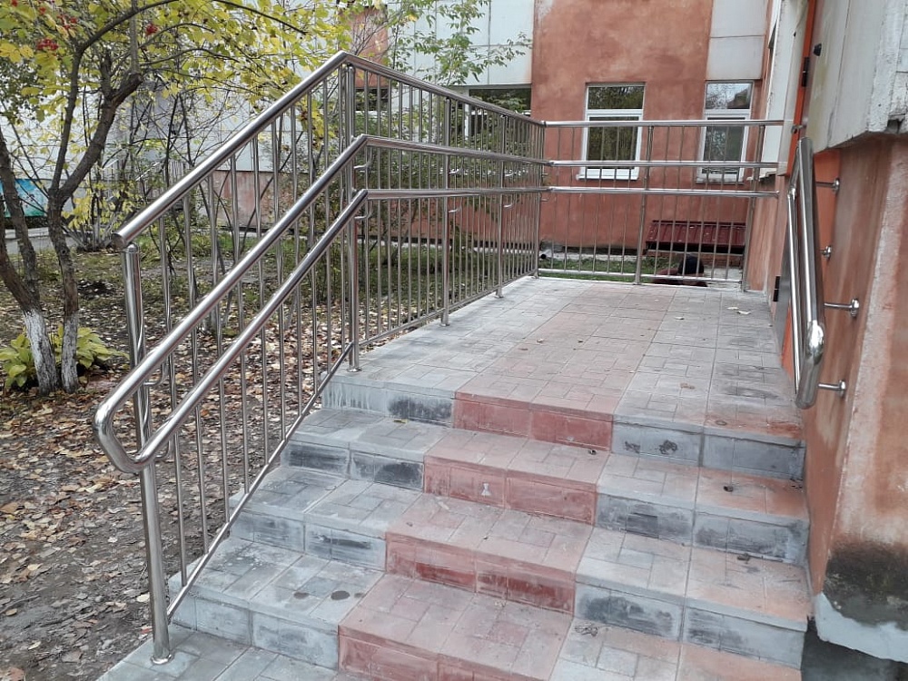 Ограждения крыльца детского сада, Берёзовский