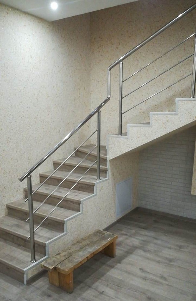 Лестничные ограждения в коттедже, п. Балтым