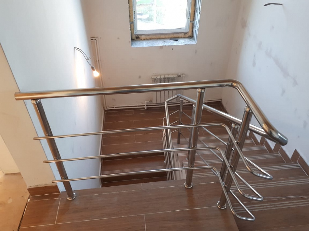 Ограждение лестницы на второй этаж в коттедже, г. Ревда