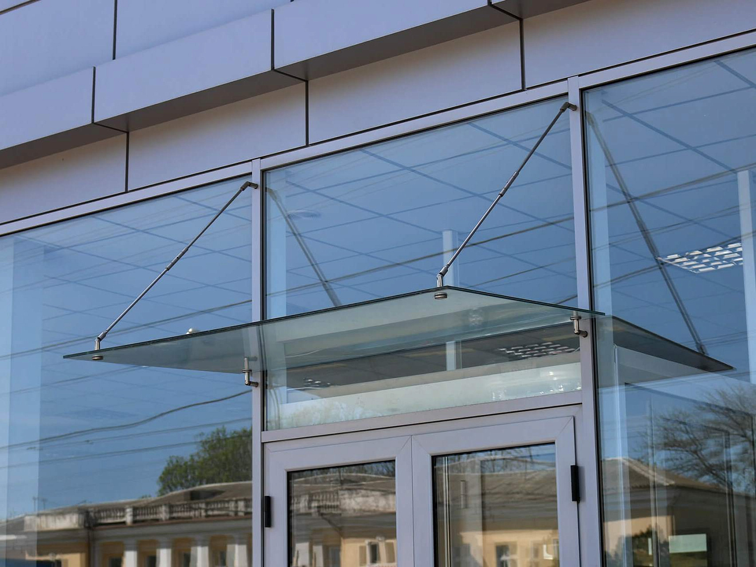 Стеклянные навесы