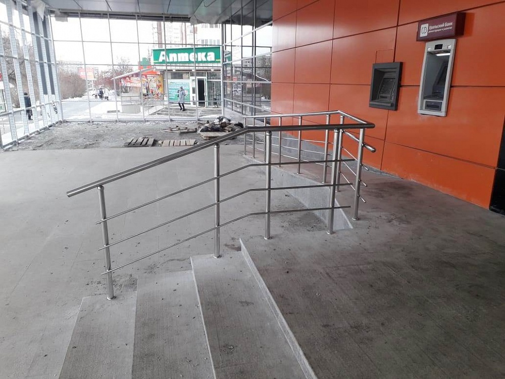 Ограждения крыльца и пандуса, Торговый центр Гудзон