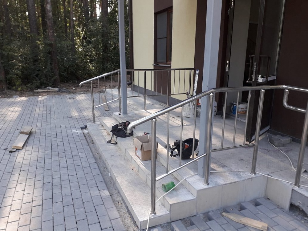 Ограждения крыльца и пандуса, санаторий Заречный