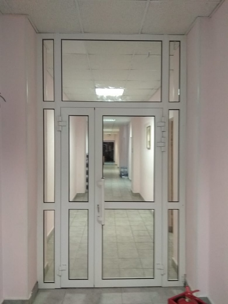 Входная дверь из холодного алюминия