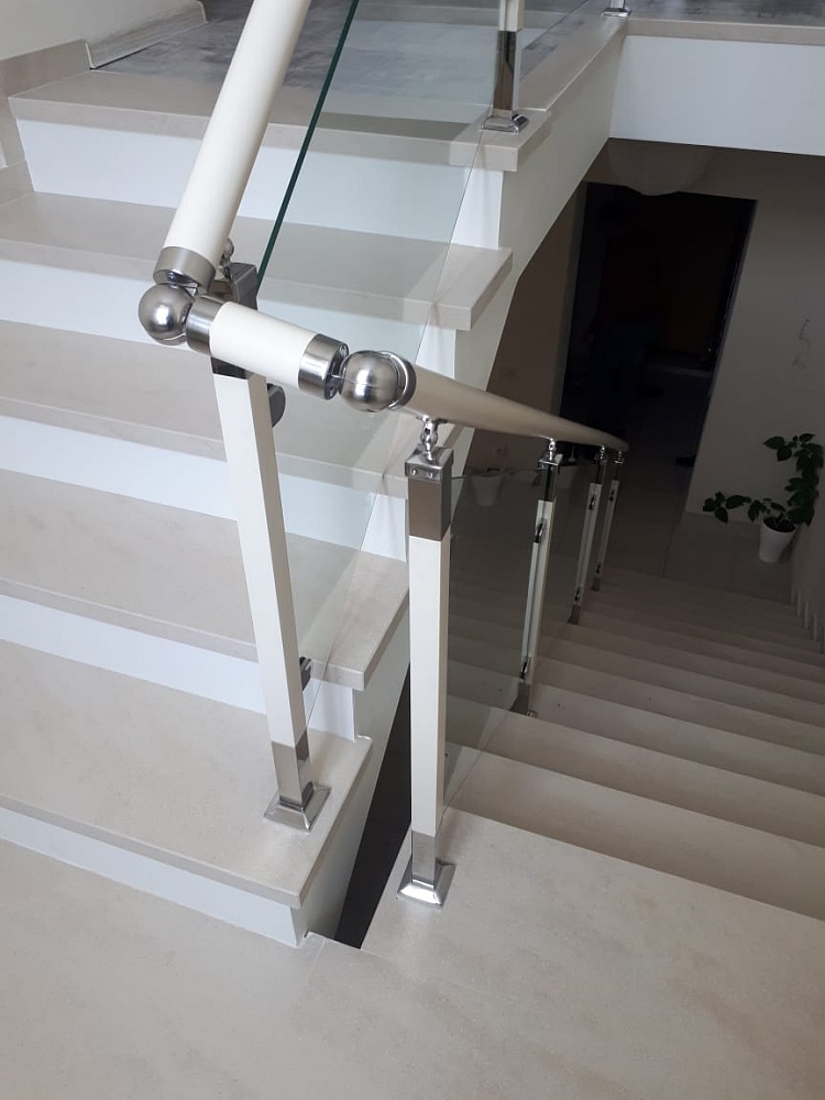 Ограждения со стеклом в частном доме, г. Сысерть